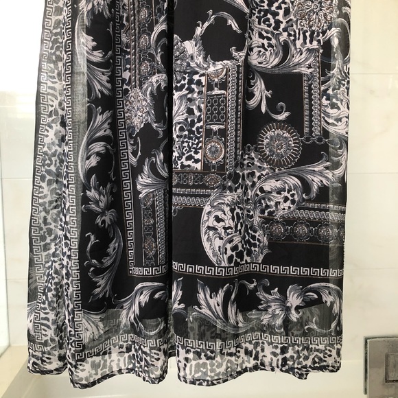 Patterned Maxi Dress - Picture 3 of 6